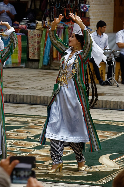 Défilé de mode, concert, danses-009